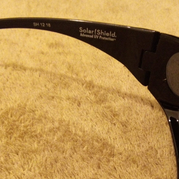 Sleek Black Men's Sunglasses - Picture 3 of 6
